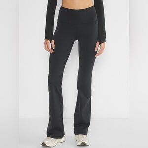 Aritzia Golden Life Cheeky Flared Leggings